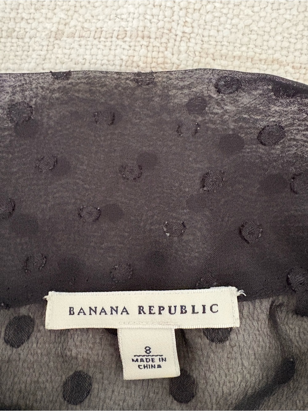Banana Republic Black Sleeveless Swiss Dot Tie-Neck Blouse Size 8 - Picture 3 of 6